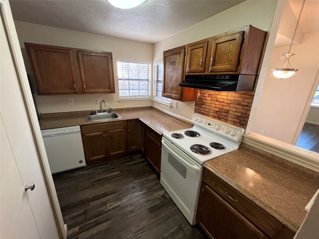 2450 Sunflower Drive, Arlington, TX 76014