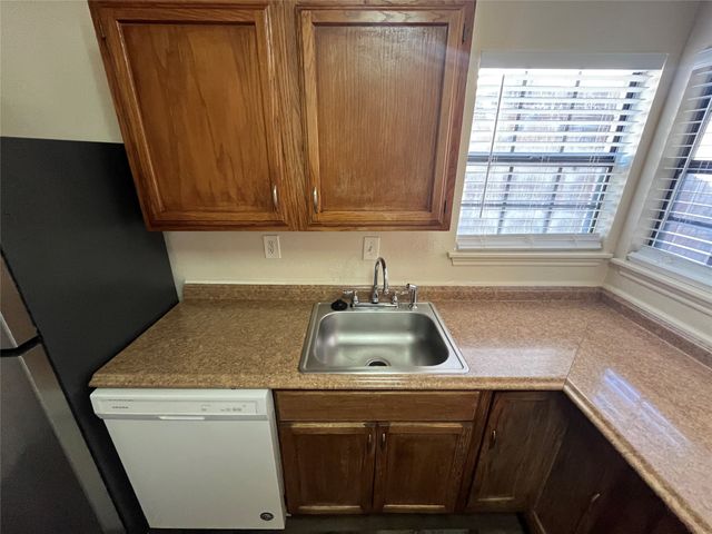 2450 Sunflower Drive, Arlington, TX 76014