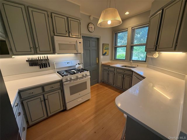 330 Centre Island Rd, Centre Island, NY 11771