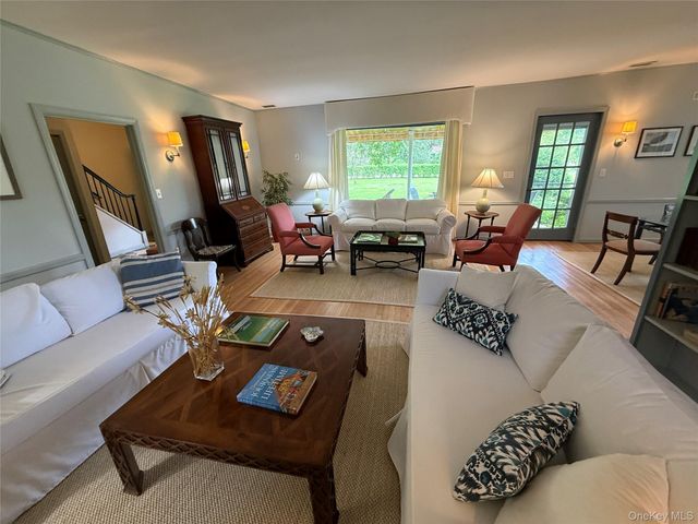 330 Centre Island Rd, Centre Island, NY 11771