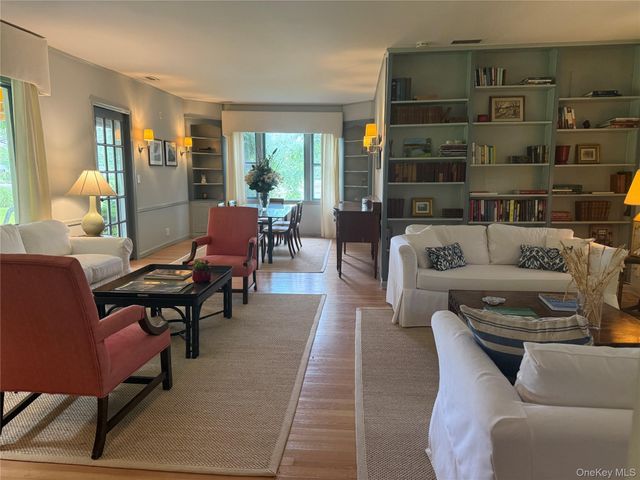 330 Centre Island Rd, Centre Island, NY 11771