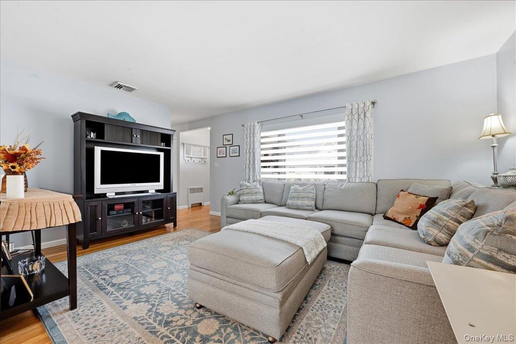 809 Garden Drive, Franklin Square, NY 11010 — photo 3