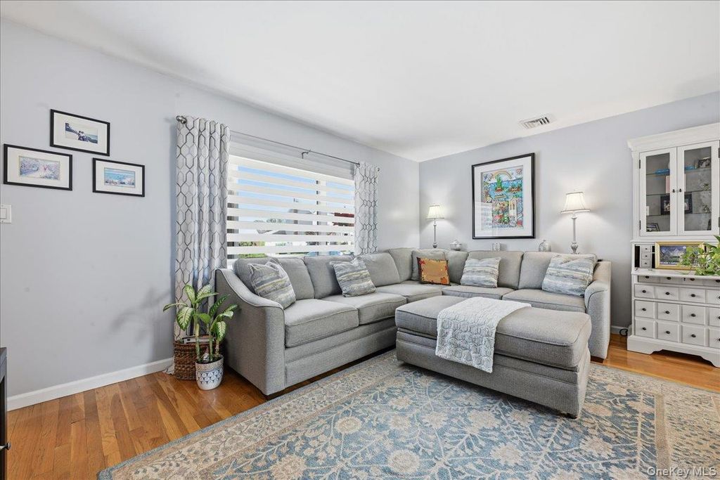 809 Garden Drive, Franklin Square, NY 11010 — photo 4