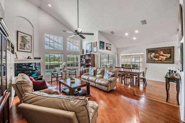 18911 AVENUE BIARRITZ, Lutz, FL 33558