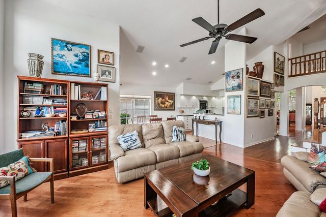 18911 AVENUE BIARRITZ, Lutz, FL 33558