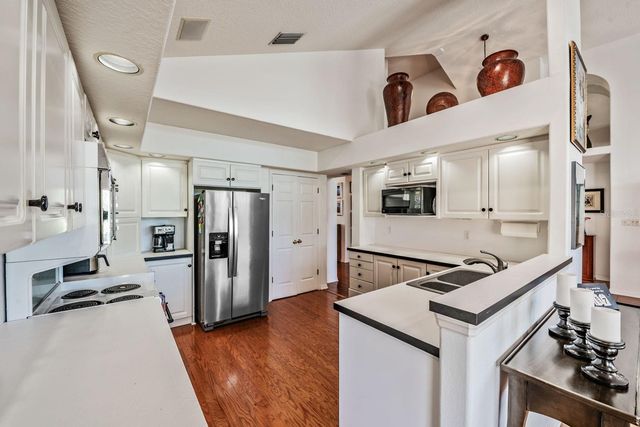 18911 AVENUE BIARRITZ, Lutz, FL 33558