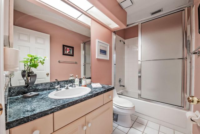 18911 AVENUE BIARRITZ, Lutz, FL 33558
