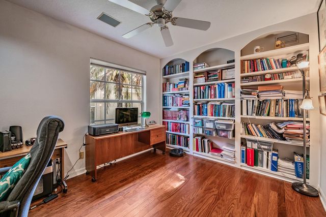 18911 AVENUE BIARRITZ, Lutz, FL 33558