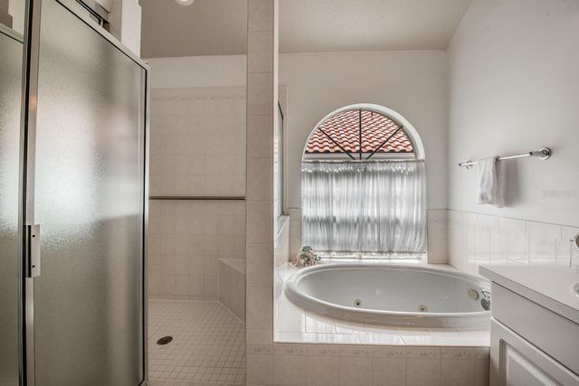 18911 AVENUE BIARRITZ, Lutz, FL 33558