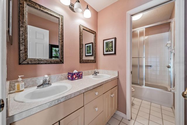 18911 AVENUE BIARRITZ, Lutz, FL 33558