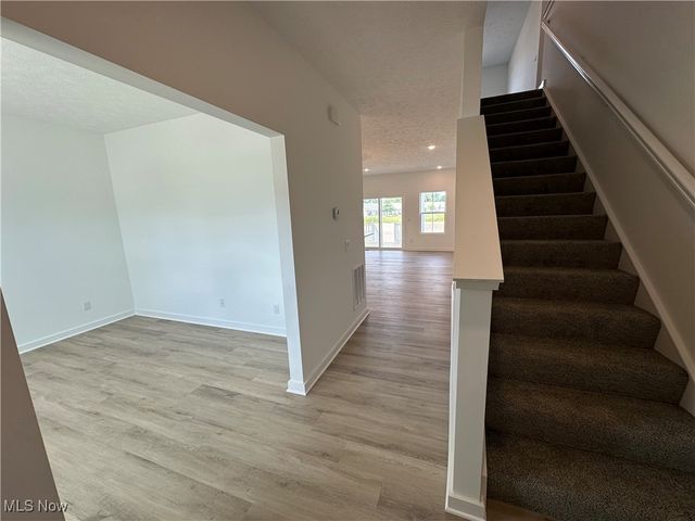 2981 McIntosh Drive NE, Louisville, OH 44641