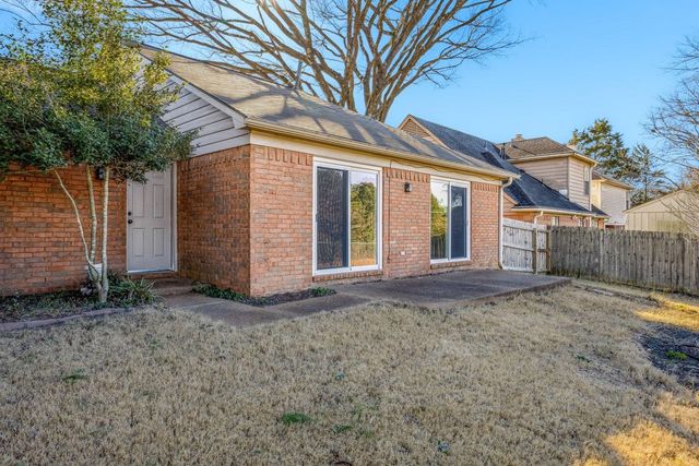 2749 COLONIAL TOWERS DR, Memphis, TN 38016