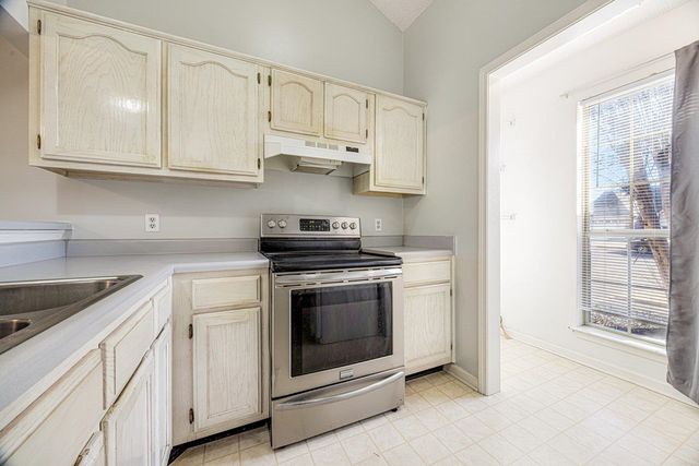 2749 COLONIAL TOWERS DR, Memphis, TN 38016