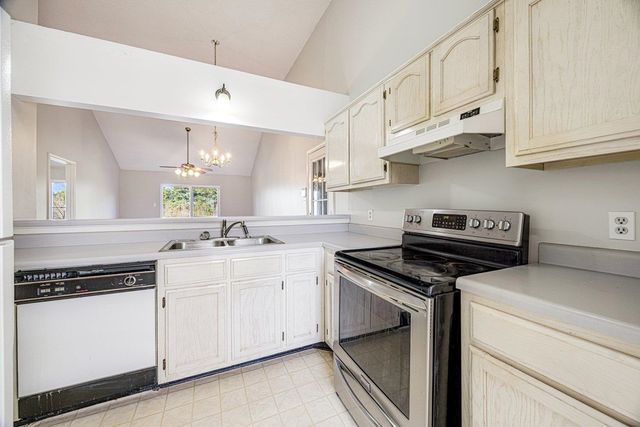 2749 COLONIAL TOWERS DR, Memphis, TN 38016