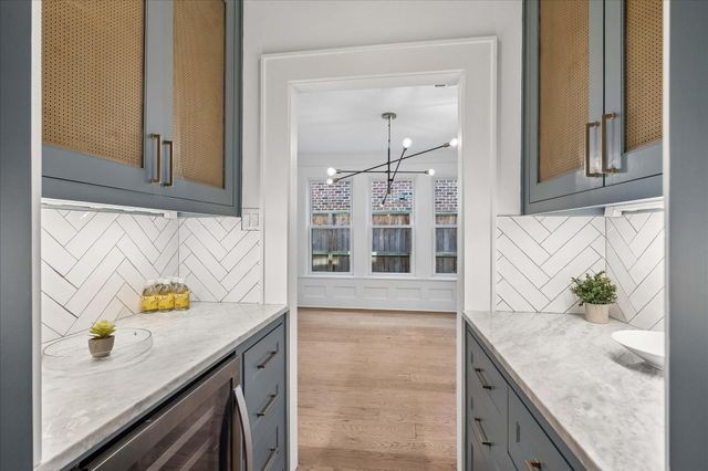 1645 Kipling Street, Houston, TX 77006