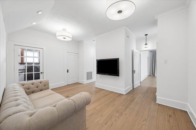 1645 Kipling Street, Houston, TX 77006