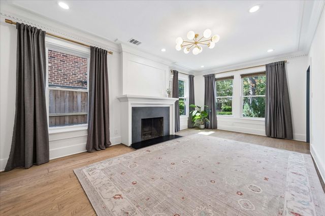 1645 Kipling Street, Houston, TX 77006