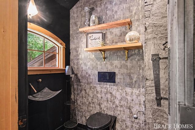 5501 Canyon River Drive, Ada, MI 49301