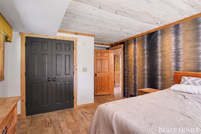 5501 Canyon River Drive, Ada, MI 49301
