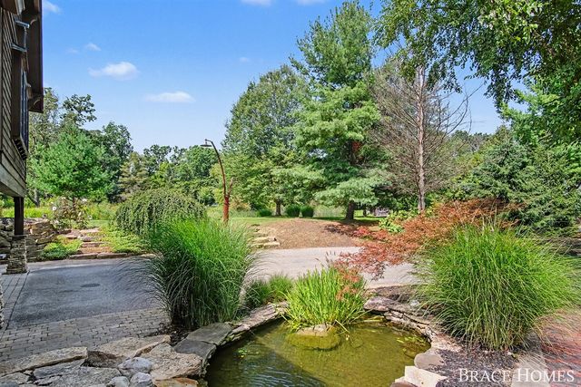 5501 Canyon River Drive, Ada, MI 49301
