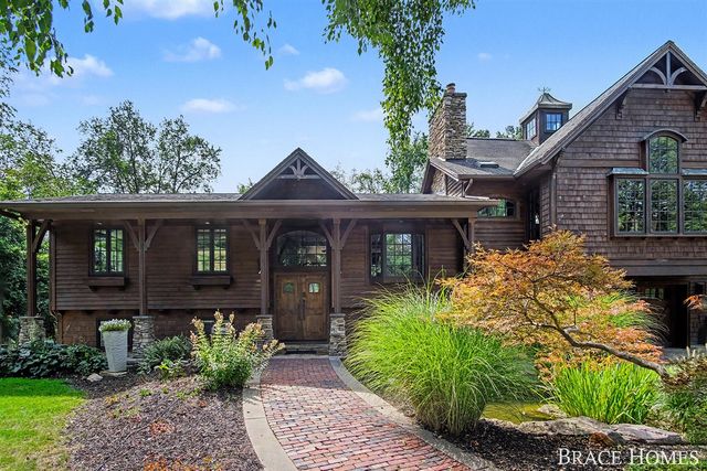 5501 Canyon River Drive, Ada, MI 49301