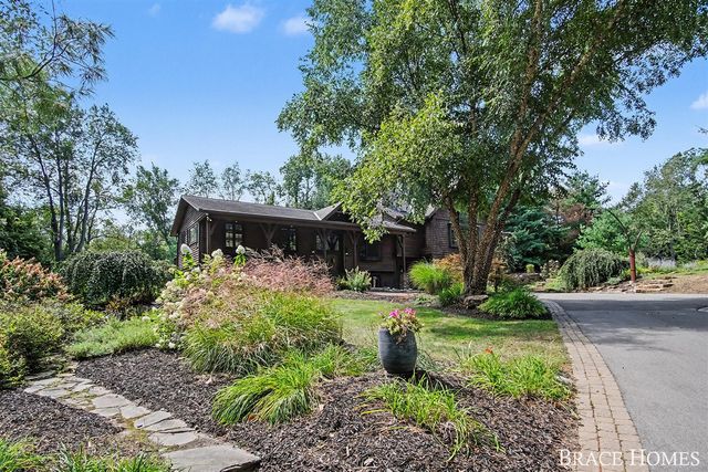 5501 Canyon River Drive, Ada, MI 49301