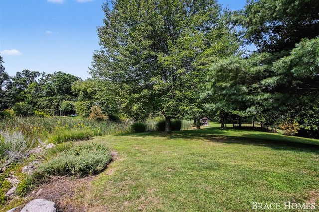 5501 Canyon River Drive, Ada, MI 49301