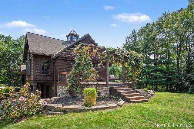 5501 Canyon River Drive, Ada, MI 49301