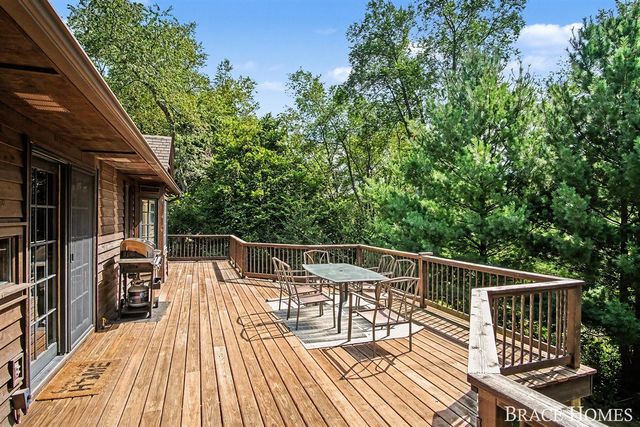 5501 Canyon River Drive, Ada, MI 49301