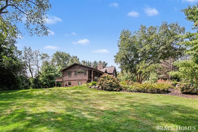 5501 Canyon River Drive, Ada, MI 49301