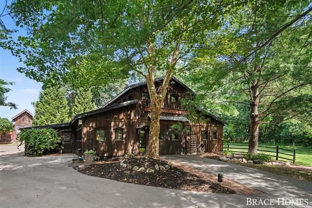 5501 Canyon River Drive, Ada, MI 49301