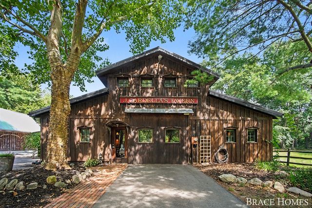 5501 Canyon River Drive, Ada, MI 49301