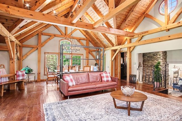 5501 Canyon River Drive, Ada, MI 49301