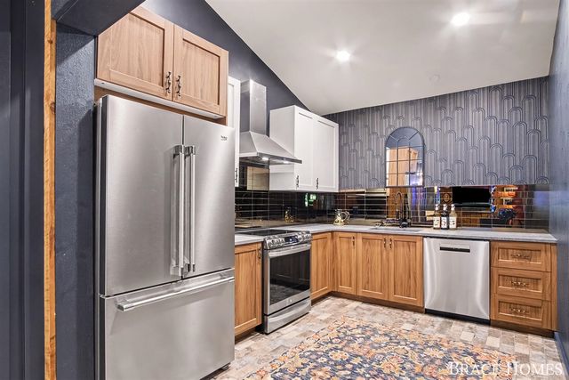 5501 Canyon River Drive, Ada, MI 49301