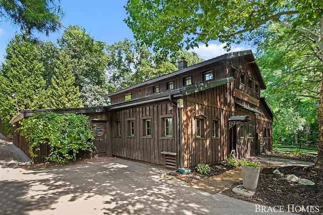 5501 Canyon River Drive, Ada, MI 49301