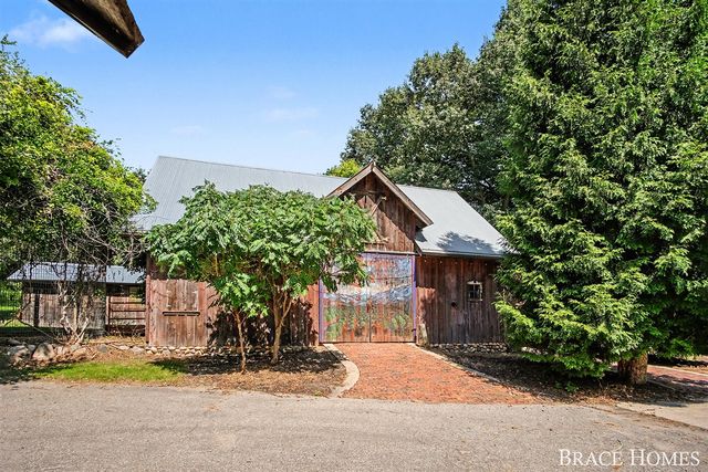 5501 Canyon River Drive, Ada, MI 49301