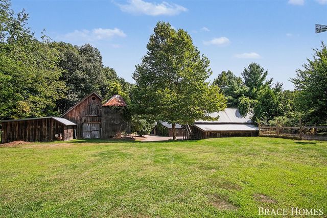 5501 Canyon River Drive, Ada, MI 49301