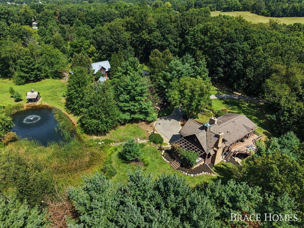 5501 Canyon River Drive, Ada, MI 49301