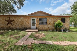 405 E Brier LN, Burnet, TX 78611
