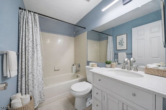 95 Vaughan Dr, Newark City, NJ 07103