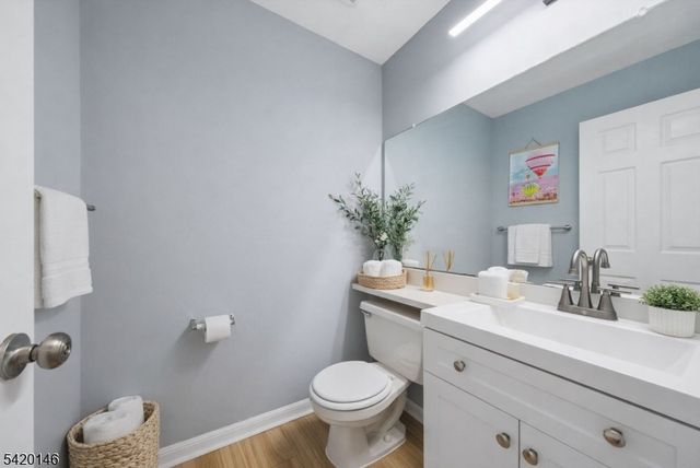 95 Vaughan Dr, Newark City, NJ 07103