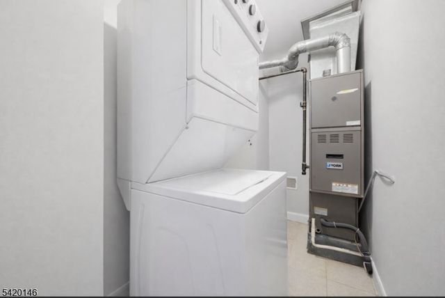 95 Vaughan Dr, Newark City, NJ 07103