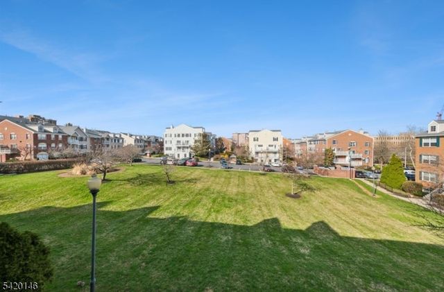 95 Vaughan Dr, Newark City, NJ 07103