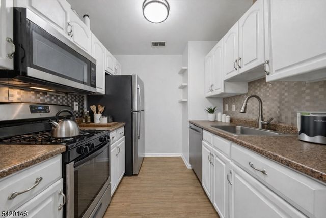 95 Vaughan Dr, Newark City, NJ 07103