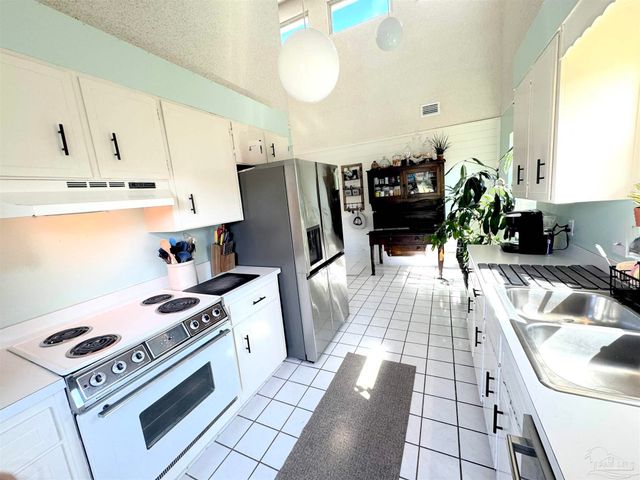 3585 Riddick Dr, Pensacola, FL 32504