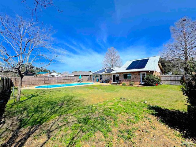 3585 Riddick Dr, Pensacola, FL 32504