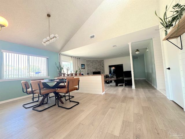 3585 Riddick Dr, Pensacola, FL 32504