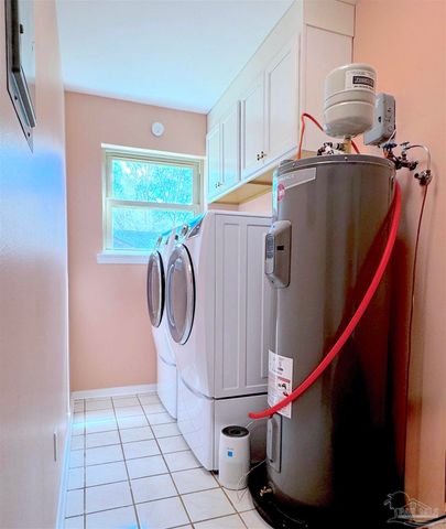 3585 Riddick Dr, Pensacola, FL 32504