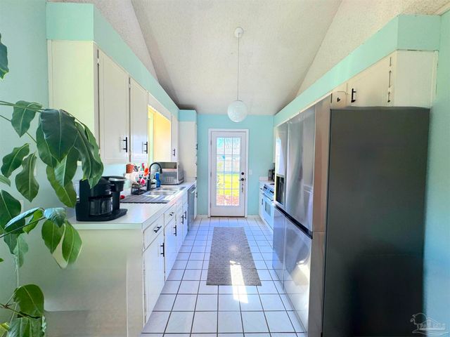 3585 Riddick Dr, Pensacola, FL 32504