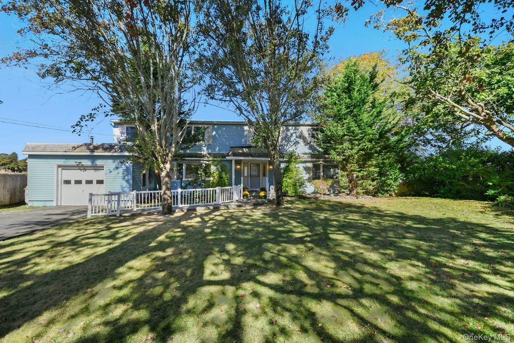 136 Connetquot Drive, Oakdale, NY 11769